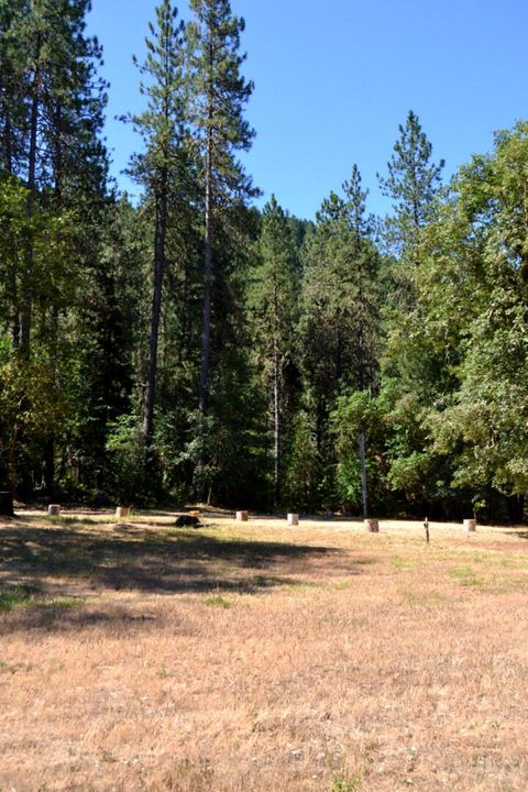 Tiny photo for 1100 Southside Road, Grants Pass, OR 97527 (MLS # 220219889)