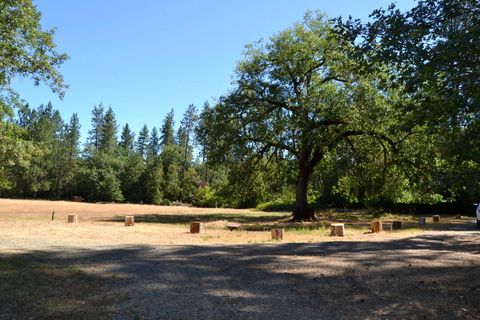 Tiny photo for 1100 Southside Road, Grants Pass, OR 97527 (MLS # 220219889)
