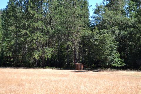 Tiny photo for 1100 Southside Road, Grants Pass, OR 97527 (MLS # 220219889)