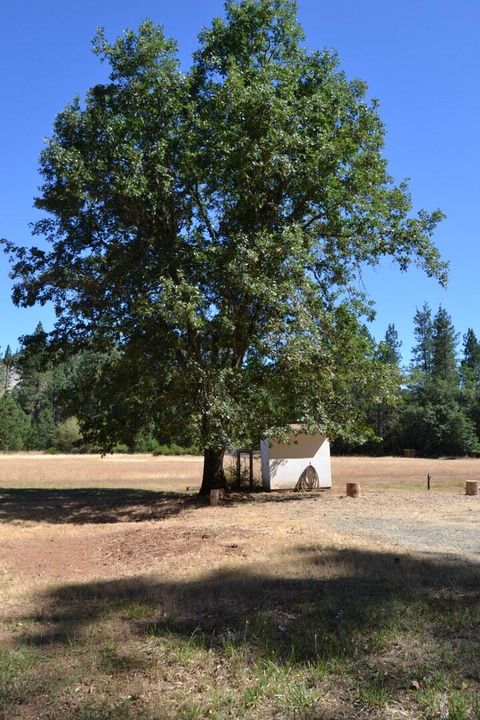 Tiny photo for 1100 Southside Road, Grants Pass, OR 97527 (MLS # 220219889)