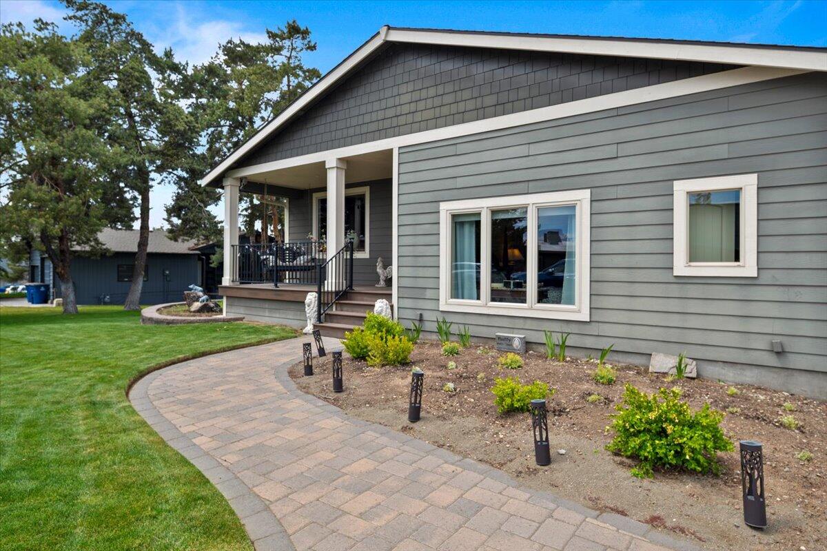 1725 SW Parkway Drive