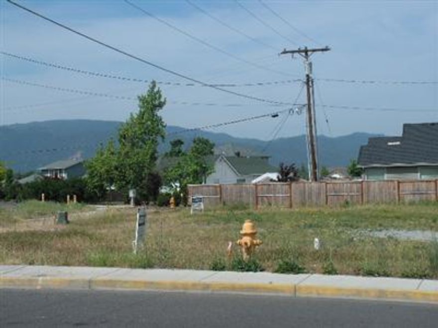 Bring your own builder and plans! Close to Central Point. Adjacent lot also available.