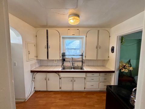 Tiny photo for 2546 Applegate Avenue, Klamath Falls, OR 97601 (MLS # 220212099)