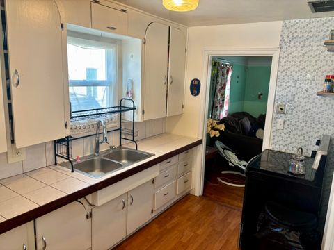 Tiny photo for 2546 Applegate Avenue, Klamath Falls, OR 97601 (MLS # 220212099)