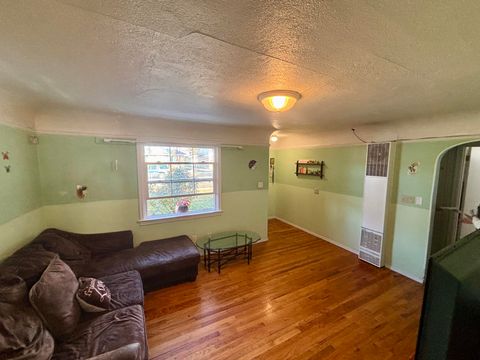 Tiny photo for 2546 Applegate Avenue, Klamath Falls, OR 97601 (MLS # 220212099)