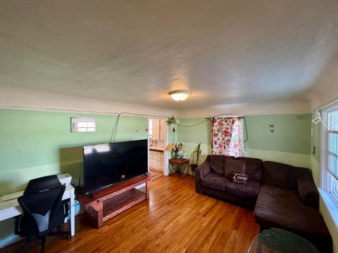 Tiny photo for 2546 Applegate Avenue, Klamath Falls, OR 97601 (MLS # 220212099)