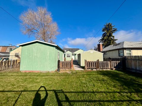 Tiny photo for 2546 Applegate Avenue, Klamath Falls, OR 97601 (MLS # 220212099)