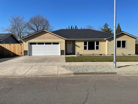 Photo of 2963 Stonebrook Drive, Medford, OR 97504 (MLS # 220214946)