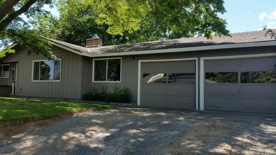 Beautiful 3/2 home 1544 sf on .25 acre. Home is remodeled (see additional doc). Engineered hardwood floors throughout. Kitchen: resurface counter tops, tile backsplash, new double oven, range and hood. New paint interior and exterior. New landscaping includes covered patio, raised garden beds and above ground watering system.