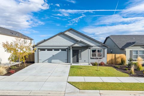 Photo of 3350 NW 9th Lane, Redmond, OR 97756 (MLS # 220211563)