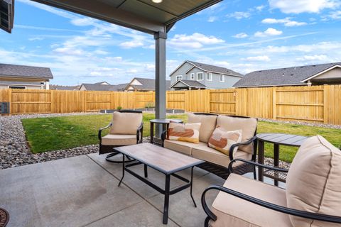 Tiny photo for 3350 NW 9th Lane, Redmond, OR 97756 (MLS # 220211563)