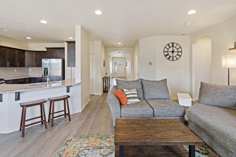 Tiny photo for 3350 NW 9th Lane, Redmond, OR 97756 (MLS # 220211563)