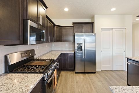 Tiny photo for 3350 NW 9th Lane, Redmond, OR 97756 (MLS # 220211563)