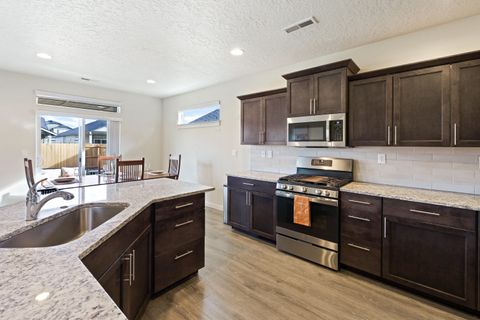 Tiny photo for 3350 NW 9th Lane, Redmond, OR 97756 (MLS # 220211563)