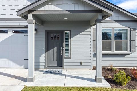 Tiny photo for 3350 NW 9th Lane, Redmond, OR 97756 (MLS # 220211563)