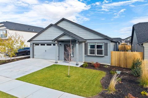 Tiny photo for 3350 NW 9th Lane, Redmond, OR 97756 (MLS # 220211563)