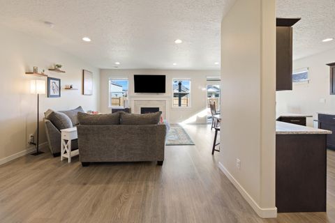 Tiny photo for 3350 NW 9th Lane, Redmond, OR 97756 (MLS # 220211563)