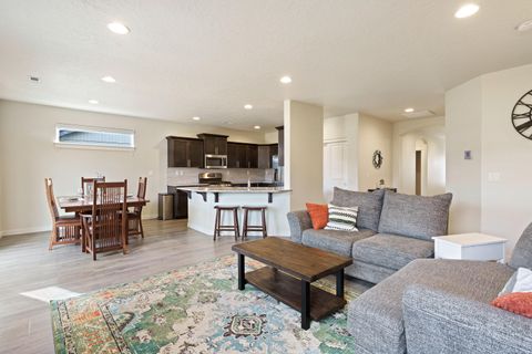 Tiny photo for 3350 NW 9th Lane, Redmond, OR 97756 (MLS # 220211563)