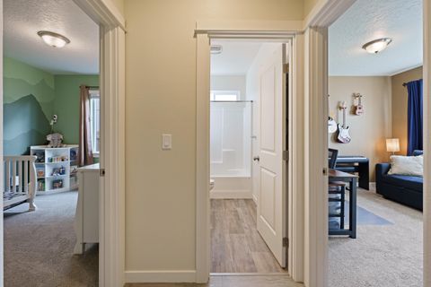 Tiny photo for 3350 NW 9th Lane, Redmond, OR 97756 (MLS # 220211563)