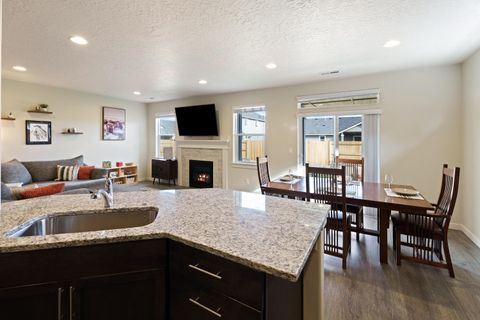 Tiny photo for 3350 NW 9th Lane, Redmond, OR 97756 (MLS # 220211563)