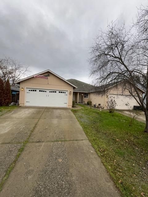 Tiny photo for 921 N Rose Street #A, Phoenix, OR 97535 (MLS # 220213113)