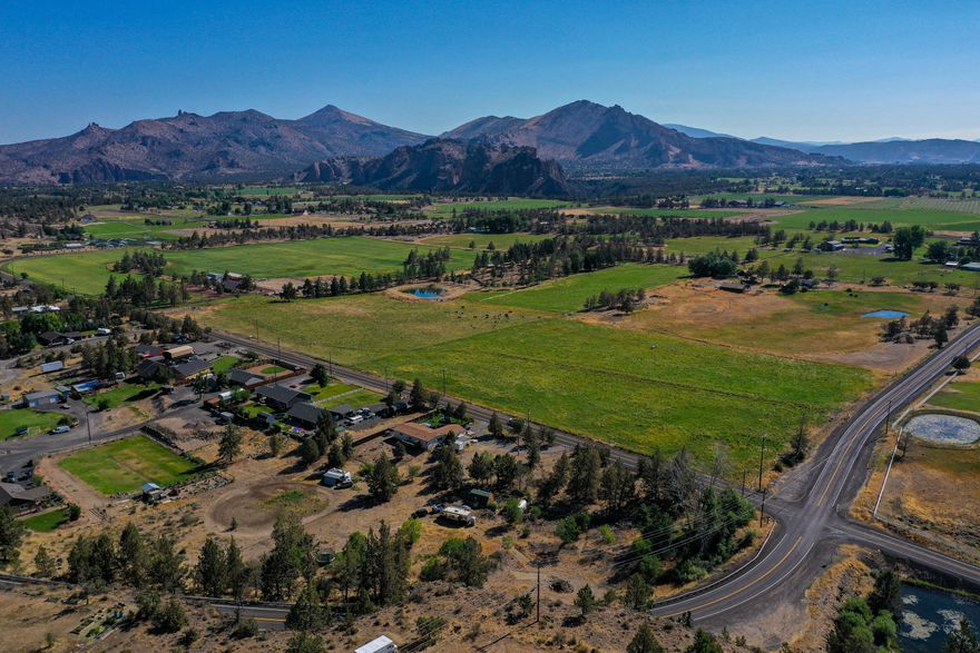 Own a piece of paradise in the heart of Terrebonne! This stunning 1.12-acre corner lot boasts magnificent views of Smith Rock, offering the perfect setting to build your dream home or place a manufactured home. Picture yourself enjoying evenings on your patio, gazing at the starlit sky with your loved ones. This is the life that awaits you at this exceptional property. Don't miss this rare opportunity! Call today to schedule a viewing and start your journey towards creating your dream home in the heart of Terrebonne.