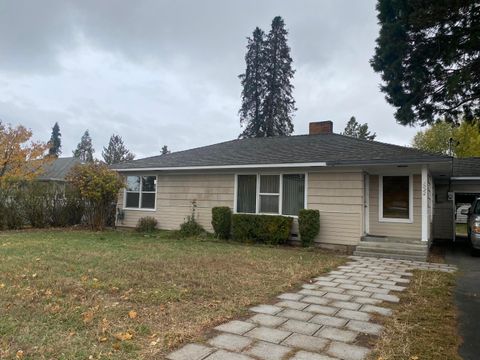 Tiny photo for 1826 Homedale Road, Klamath Falls, OR 97603 (MLS # 220211588)