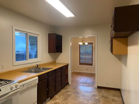 Tiny photo for 1826 Homedale Road, Klamath Falls, OR 97603 (MLS # 220211588)