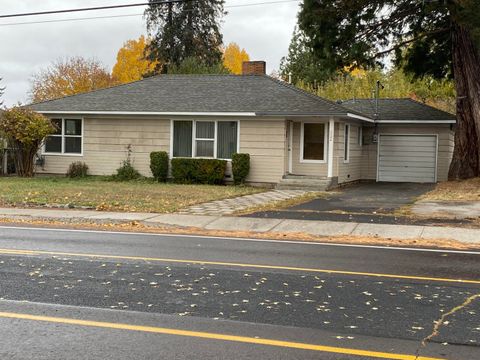 Photo of 1826 Homedale Road, Klamath Falls, OR 97603 (MLS # 220211588)