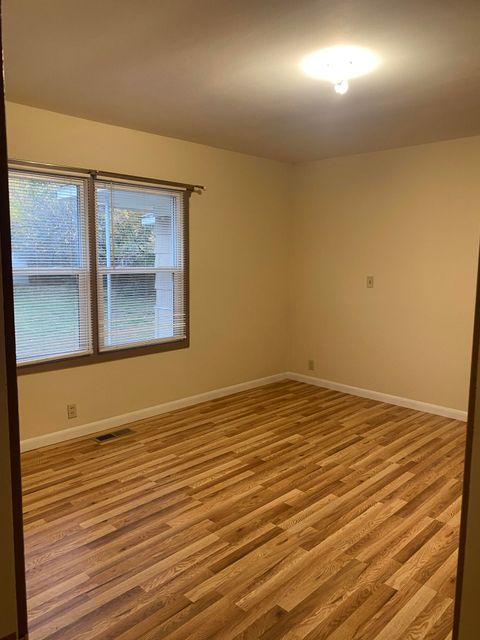 Tiny photo for 1826 Homedale Road, Klamath Falls, OR 97603 (MLS # 220211588)