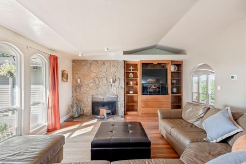 Tiny photo for 19190 Pinehurst Road, Bend, OR 97703 (MLS # 220215211)