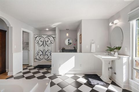 Tiny photo for 19190 Pinehurst Road, Bend, OR 97703 (MLS # 220215211)