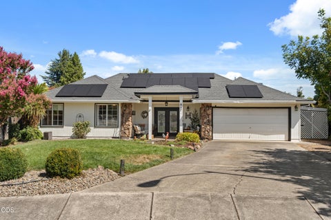 Photo of 667 Rose Valley Court, Central Point, OR 97502 (MLS # 220228425)