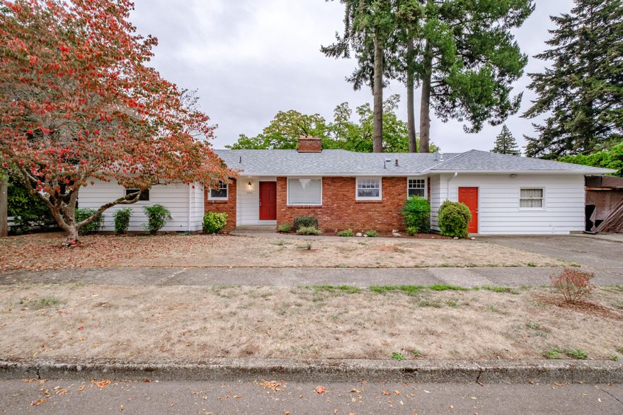 Single level home in quiet neighborhood. 
New roof and new furnace.
Lots of character including a Florida room with lots of natural light. Original hardwood. Coveted location, close to everything!