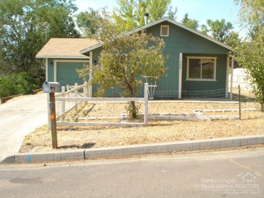 Good location near hospital & medical facilities.950 sq.ft. 2 bedroom 1 bath home. Single attached garage. Please visit HUDHomestore.com for more information or contact a Real Estate Broker of your choice.