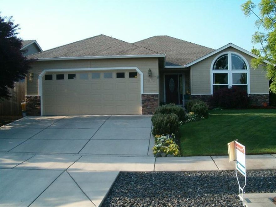 One owner property that was built by Horton Homes Inc. This is a custom home with Vaults and Coffer ceilings,Custom Cabinets, Granite, Solar tube, Solid Hard wood floors, Big covered back porch, built in gas line with BBQ, Water fountain, Tool shed, RV Parking with hook ups and so much more. Optional Security system!