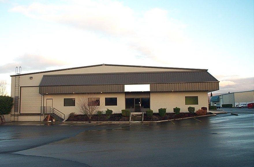 Well located, just off Biddle Road behind Airport Chevrolet. 5,000 sqft of Light Industrial space. Approximately 3,500 of the 5,000 sqft is Office. Loading dock / 2 roll up cargo doors / Mezzanine storage. Available in December of 2025.