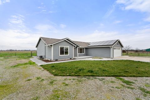 Tiny photo for 597 Bigham Brown Road, Eagle Point, OR 97524 (MLS # 220212955)