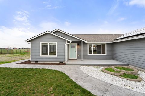 Tiny photo for 597 Bigham Brown Road, Eagle Point, OR 97524 (MLS # 220212955)