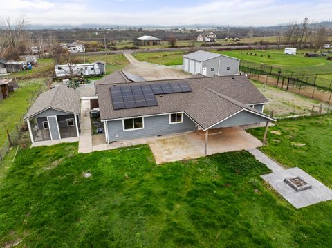 Tiny photo for 597 Bigham Brown Road, Eagle Point, OR 97524 (MLS # 220212955)