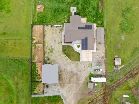 Tiny photo for 597 Bigham Brown Road, Eagle Point, OR 97524 (MLS # 220212955)