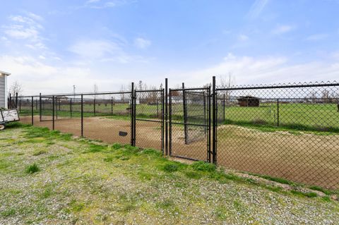 Tiny photo for 597 Bigham Brown Road, Eagle Point, OR 97524 (MLS # 220212955)