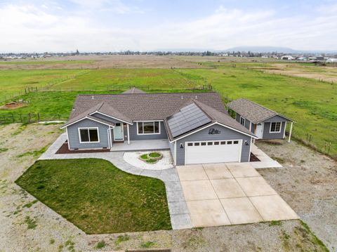 Tiny photo for 597 Bigham Brown Road, Eagle Point, OR 97524 (MLS # 220212955)