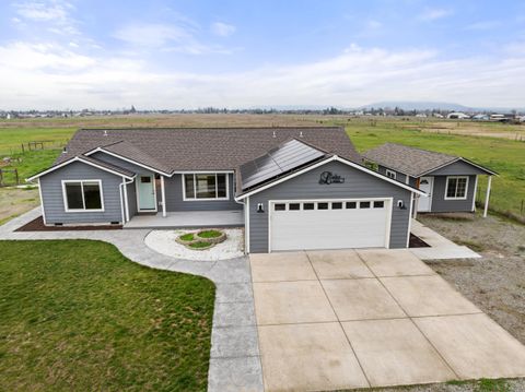 Tiny photo for 597 Bigham Brown Road, Eagle Point, OR 97524 (MLS # 220212955)