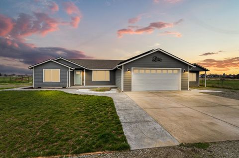 Tiny photo for 597 Bigham Brown Road, Eagle Point, OR 97524 (MLS # 220212955)