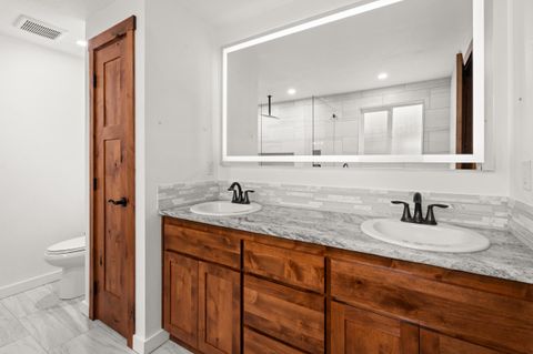 Tiny photo for 597 Bigham Brown Road, Eagle Point, OR 97524 (MLS # 220212955)