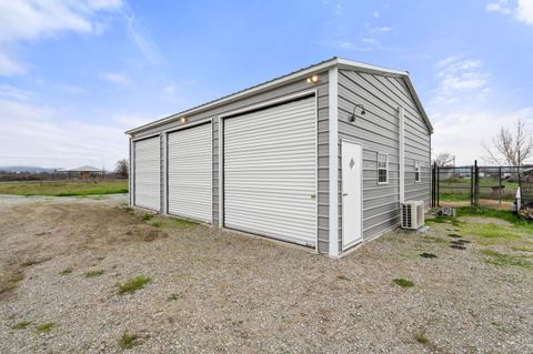 Tiny photo for 597 Bigham Brown Road, Eagle Point, OR 97524 (MLS # 220212955)