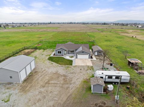 Tiny photo for 597 Bigham Brown Road, Eagle Point, OR 97524 (MLS # 220212955)