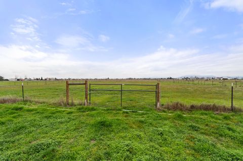 Tiny photo for 597 Bigham Brown Road, Eagle Point, OR 97524 (MLS # 220212955)