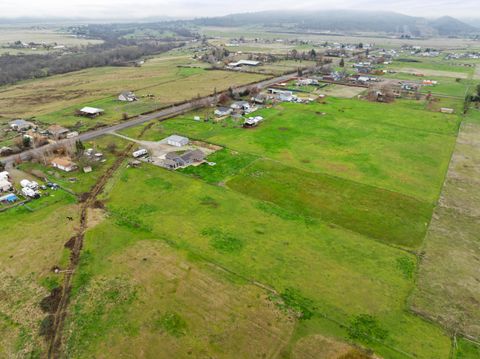 Tiny photo for 597 Bigham Brown Road, Eagle Point, OR 97524 (MLS # 220212955)